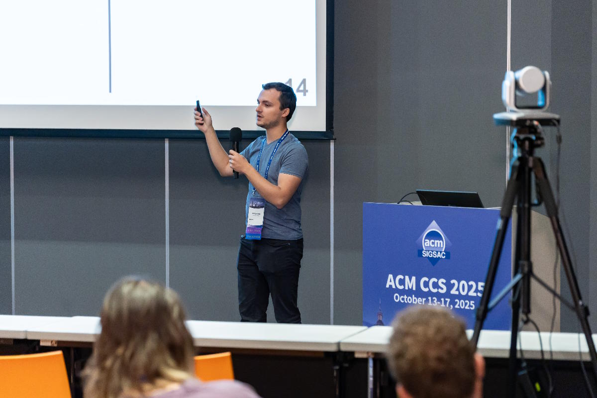 Image 3 - Présentation à ACM CCS